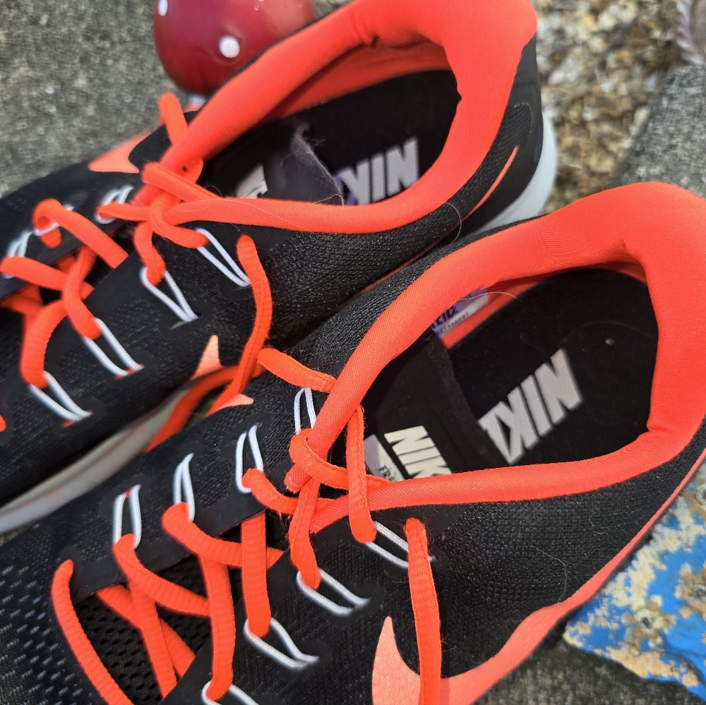 NIKE mens Sneakers - Picture 3 of 4